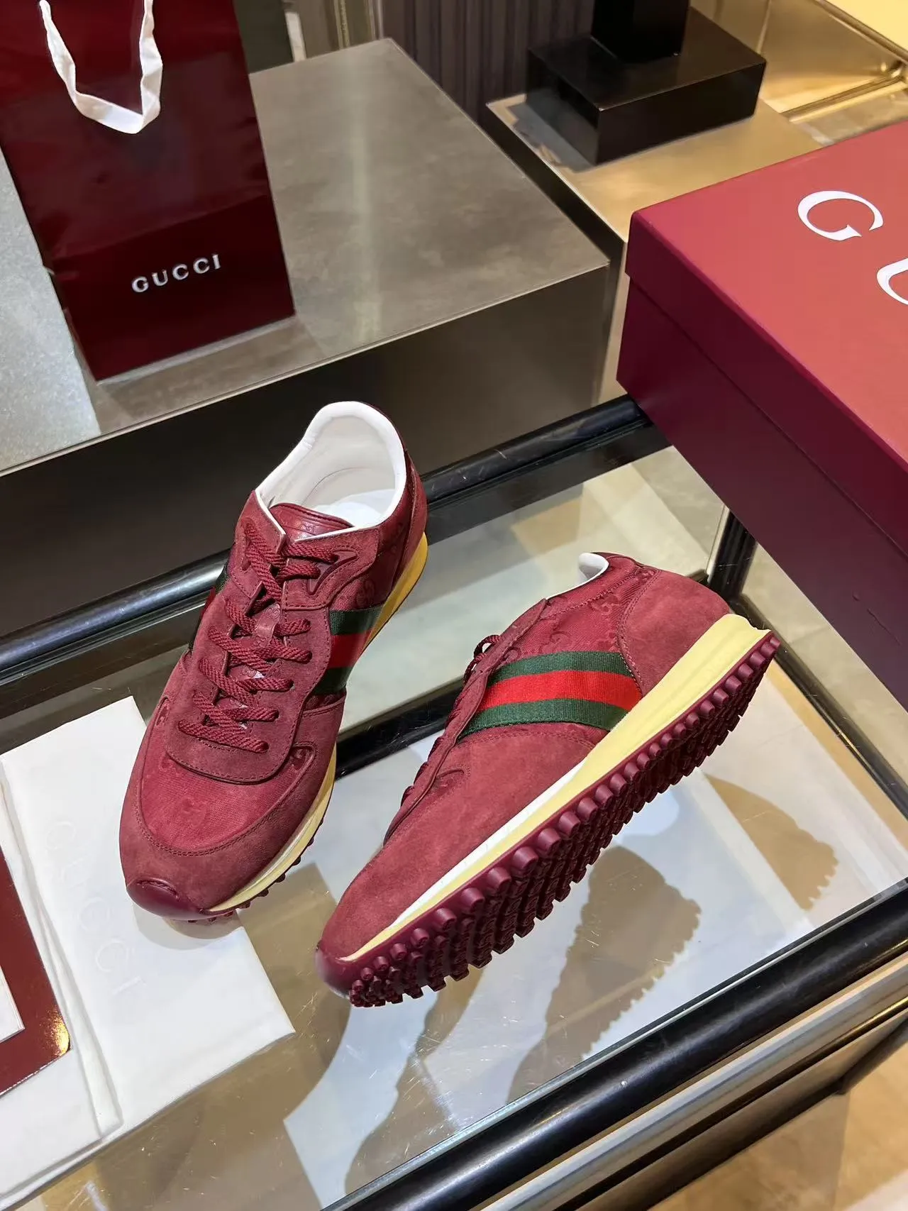 Men's Men's Shoes 💰620💰 Gucci Gucci Top Version Latest Catwalk Style Re-Motion Series Thick-soled Casual Sneakers Original Purchased, Developed and Made. This sneaker has a detachable and adjustable ankle strap, adding a dynamic item to the 2025 spring and summer series. The light and flexible outsole has been specially treated and is filled with a strong retro style. Exquisite packaging at the delivery counter 🛍📦 ▪️Fabrics: Original custom imported first-layer cowhide ▪️Inner lining: Original custom-made breathable mesh ▪️Sole: Original molded TPU material ▪️Sole thickness: 3.5CM ▪️Size: 39-44 (customized at 38.45.46)